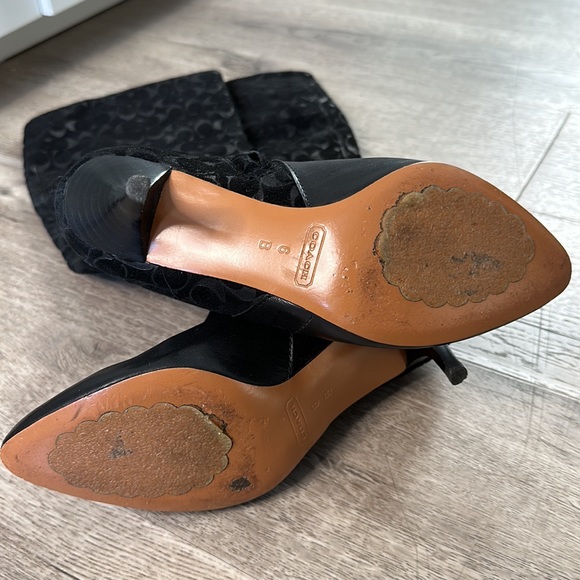 🎩 Coach pointed toe black boots size 6 embossed - Picture 4 of 11